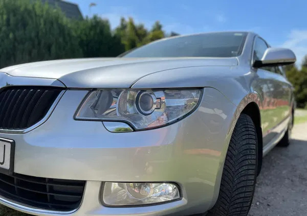 skoda elbląg Skoda Superb cena 22900 przebieg: 274000, rok produkcji 2010 z Elbląg